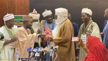 Gov. Matawalle Swears Publicly With A Quran, Denies Link With Banditry, Kidnapping
