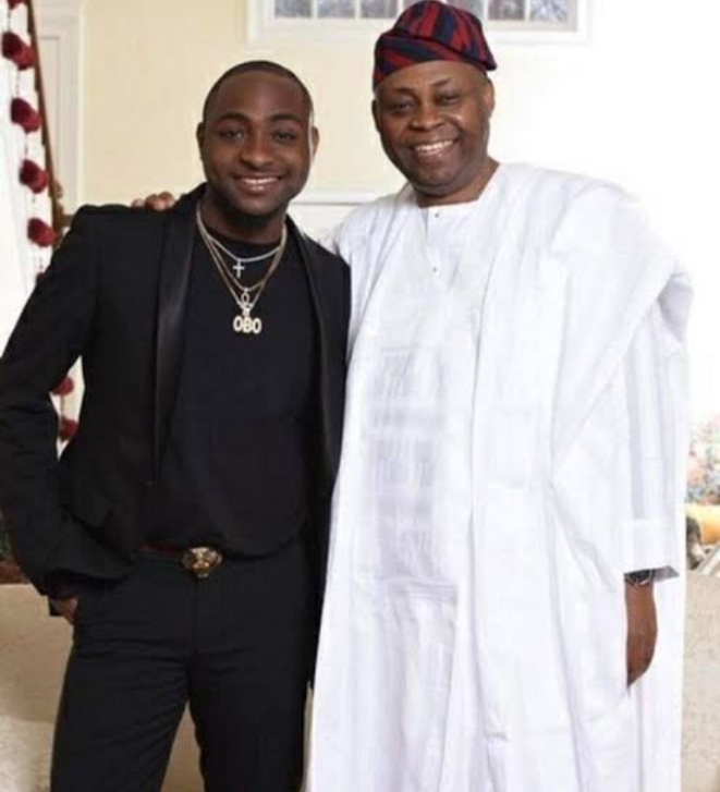 Nigerians react to alleged leaked chat between Davido and his father about Chioma