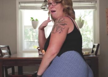 Unbelievable! Meet The Woman Who Makes £18,000 Just By Farting On Camera (Photos)