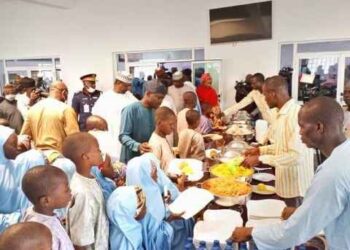 PHOTOS: Niger State Govt Gives Free Food to Just Released Abducted Pupils
