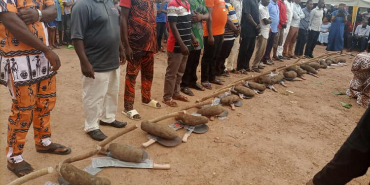 Nigerians React As Cross River LG Chairman Empowers Constituents Each With One Tuber Of Yam, Hoe And Cutlass (Photos)