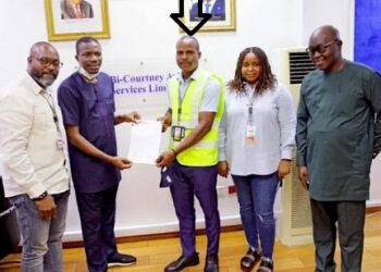 Lagos Airport Driver Rewarded After Returning Bag Containing $20,000, N500k, Jewellery, Others To Passenger (Photo)