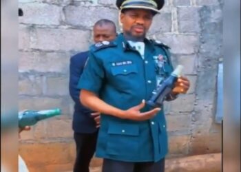 Kano Hisbah Seizes Another 3600 Bottles Of Beer, Despite Hidden With Bags Of Chicken Feed (VIDEO)