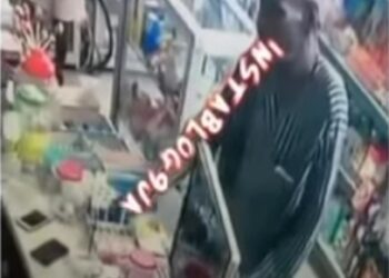 Watch The Moment An Old Fulani Man Steals Mobile Phone At A Pharmacy In Abuja (Video)