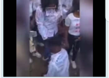 Student Humiliated After Girlfriend Publicly Rejected His Proposal And Threw Away Ring (VIDEO)