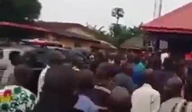 Drama As Policemen Deployed To Anambra For Election Protest Non-Payment Of Feeding Allowance (Video)