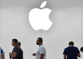 Apple Gives Engineers $180,000 Christmas Bonus To Prevent Them From Defecting To Facebook And Other Rivals