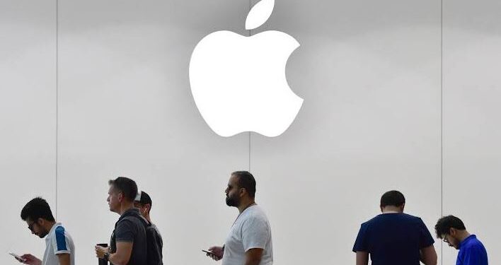 Apple Gives Engineers $180,000 Christmas Bonus To Prevent Them From Defecting To Facebook And Other Rivals