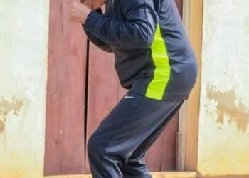 See Photos Of 83-year-old Alaafin Of Oyo Exercising In His Palace