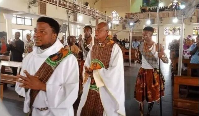 Nigerians React To The Photos From Catholic Church Celebrating Mass Using African Cultural Items (Photos & Comments)