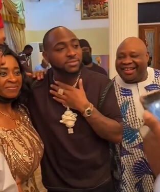 Davido Storms His Father’s House to Celebrate Christmas With Family And Friends (Video)