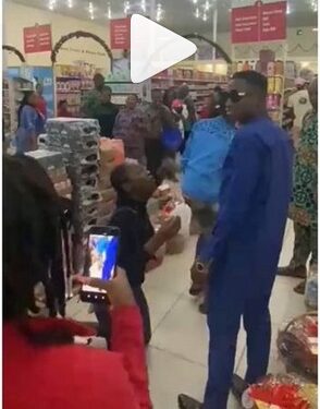 Lady In Tears After Her Proposal To Boyfriend In A Crowded Mall Went Terribly Wrong (Video)