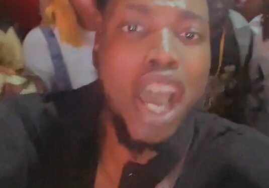 “Wizkid, Take My Girlfriend” – Excited Man Offers His Girlfriend To Wizkid During Concert (Video)