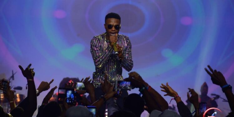 Reactions As Lady Who Attended Wizkid’s Concert Tested Positive For Covid-19 Omicron Variant