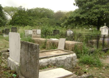 Two Men Caught While They Were Digging Up 16 Human Skulls At A Cemetery In Oyo