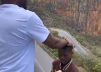 So Emotional: Man Cries As He Runs Into Children Hawking On The Road, Reminds Him of His Childhood (Video)