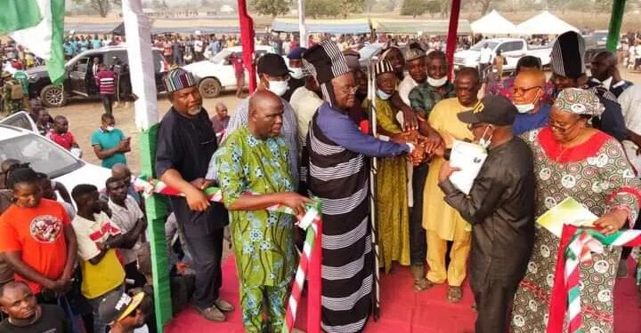 2023: Over 1,000 APC Members Decamp To PDP In Benue (Photos)