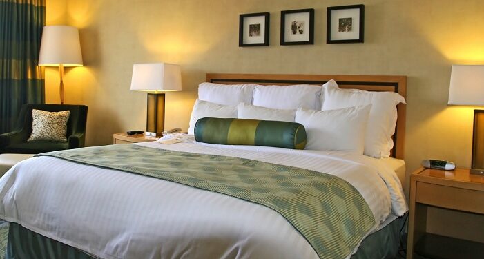 Go With Your Own Towel, Bedsheet And Wrapper When Lodging In A Hotel – Lady Exposes Yahoo Boys New Tactics At Hotels (Video)