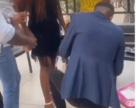 “I Am Not That Kind Of Girl” – Lady Gives Man Resounding Slaps For Proposing To Her (Video)