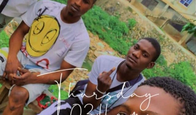 Drama As Alleged Armed Robbers Take Group Selfies With Phone They Stole in Ibadan (Photos)