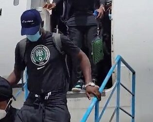 Nigerians React to The Passenger Stairs Super Eagles Players Were Given As They Arrive Ghana (Video)