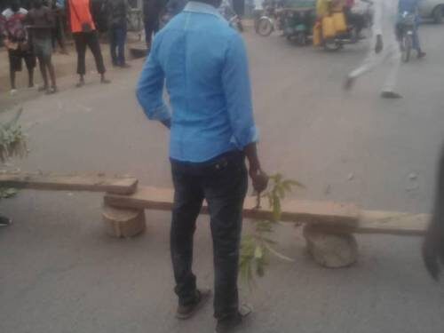 Frustrated Nigerians Protest, Block Major Road In Abuja Over Incessant Kidnappings