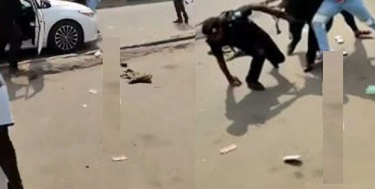Man Fights Armed Policemen Who Insisted On Extorting Him Despite Having Complete Car Papers (Video)