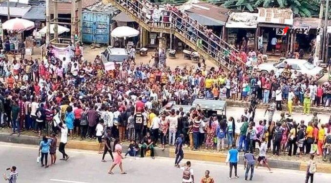 Drama As Workers Seize Local Government Chairman’s Car In Osun