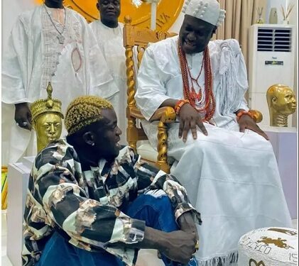 Portable Visits Ooni Of Ife, Gets Cash Gift As He Thrills Monarch With His Popular Slangs (Video)