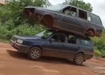 See Shocking Video Of A Car Carrying Another Car On Nigerian Road