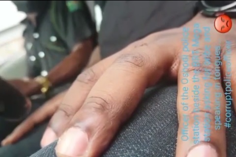 Police Officer Who Claims To Be A Man of God Caught On Camera Asking For Bribe And Speaking in Tongues (Video)