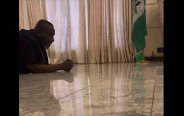 See The Moment Rochas Okorocha Praying Fervently Before EFCC Arrested Him 9 Hours After Siege (Video)