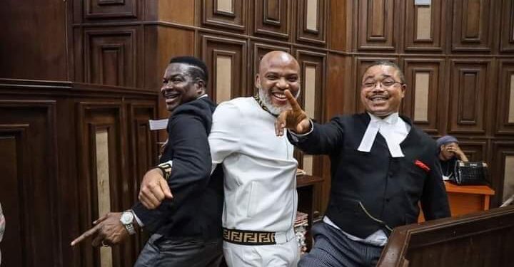 IPOB Leader, Nnamdi Kanu Strikes Funny Poses With His Lawyers Inside Court (Photos)