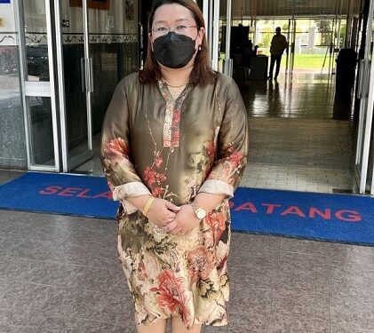 Woman Wearing Long-sleeve Midi Dress Barred From Government Complex For Indecent Dressing (Photo)