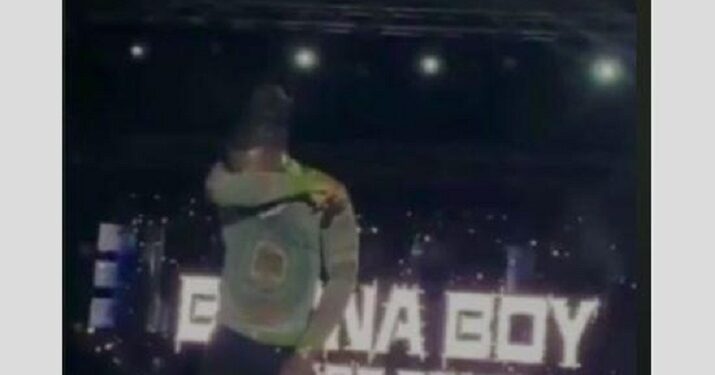 Watch The Moment Burna Boy Cried On Stage During His Performance In Zimbabwe (Video)