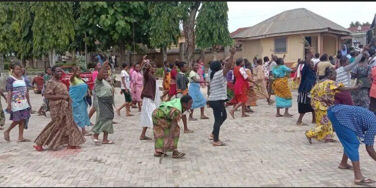 Aggrieved Ondo Women Perform Ritual To Help Arrest Assailants Of Owo Attack (Video)