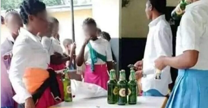 Secondary School Students Caught Celebrating End Of WAEC Exam In Beer Palour (Photos)