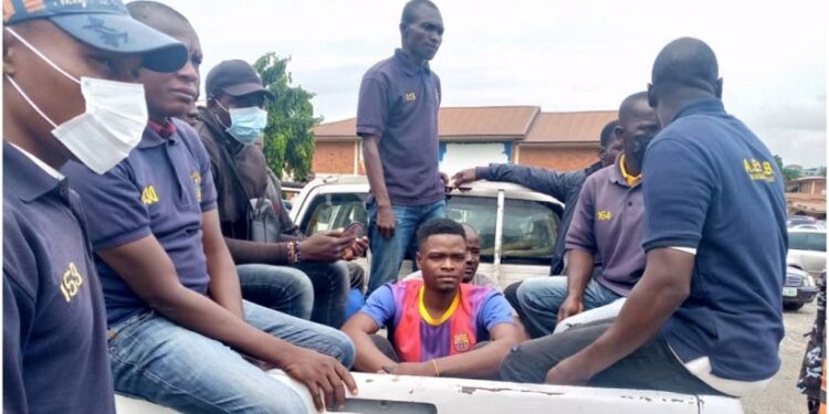 Two Men Arrested For Selling Rotten Chicken In Abuja Market (Photos)