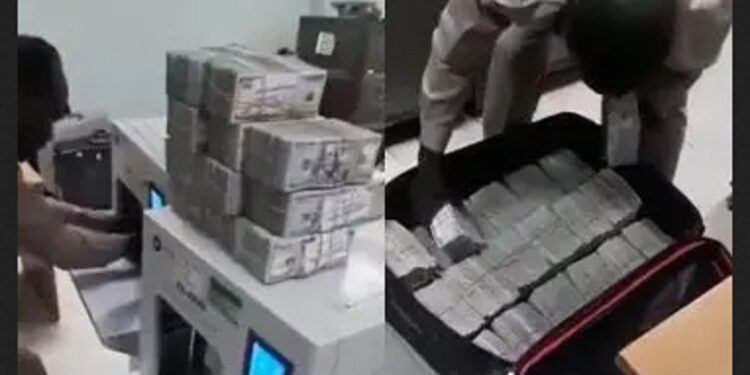 Party Delegates Cry Out After They Discovered They Collected Fake Dollars From Aspirants (Video)