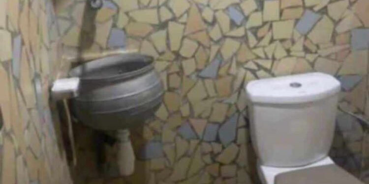 Man Shares Photo Of What He Allegedly Saw Inside A Hotel In Ibadan