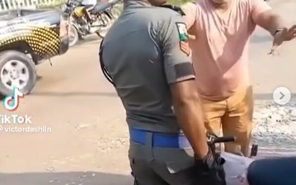 You’ll Know Who I Am Today – Elderly Man Confronts Policeman For Allegedly Slapping Him (Video)
