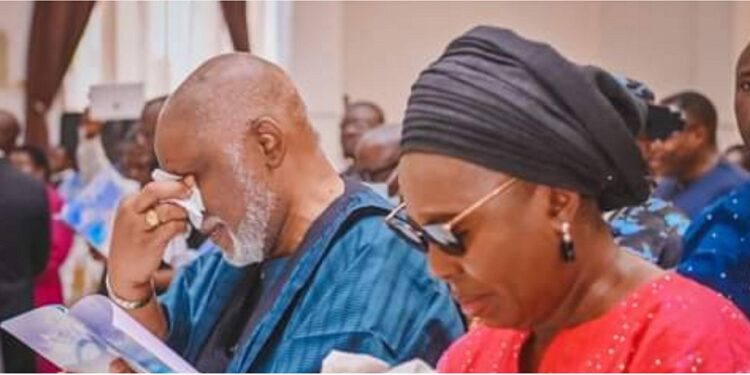 Owo Church Attack: Governor Akeredolu And Wife Weep At Funeral For Slain Victims (Photos)