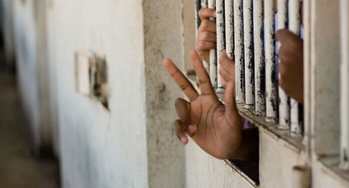 Two Prisoners Escape After Police Allowed Them To Relieve Themselves In A Bush
