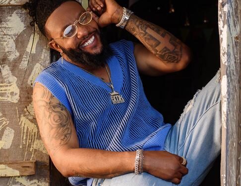 Headies: Kcee Dedicates Award To Wife And Girlfriend (Video)