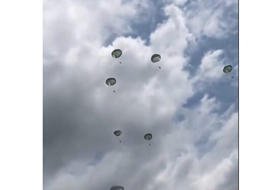 Nigerian Military Paratroopers Seen Carrying Out A Training In Abuja With Parachutes (Video)