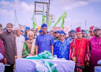 Oyetola, Makinde flag off 91km Osogbo-Iwo-Ibadan road