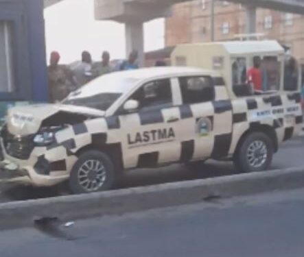 LASTMA Anti-One-Way Truck Crashes Into Staff Bus While Taking One-Way (Video)