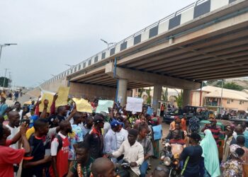 Youths Protest In Kogi Over Ownership Controversy Of Dangote Cement Plant