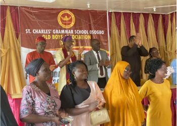 St’ Charles Alumni Gift Teachers 1.5Million Cash For Students Performance In 2022 WAEC Exam