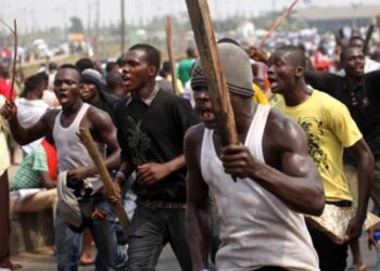BREAKING: Thugs Attack Atiku’s Supporters At Campaign Rally In Kaduna